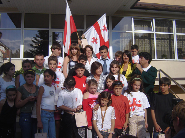 Maria Kaczyńska i dzieci z Gruzji