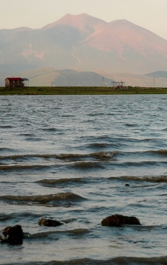 Widok znad Jeziora Zers na Gry Samsarskie. Region Dawachetia