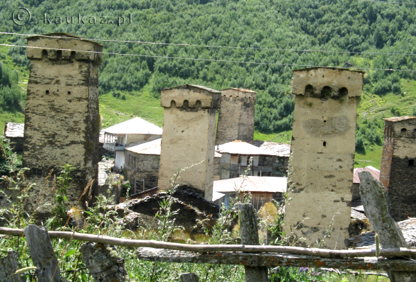 Wiee baszty rodowe Uszguli Ushguli UNESCO Kaukaz Swanetia Svaneti Koci Gruziski Gruzja Gry Kaukaz